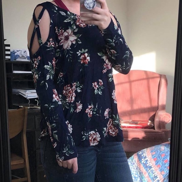 Women’s top - Picture 3 of 3